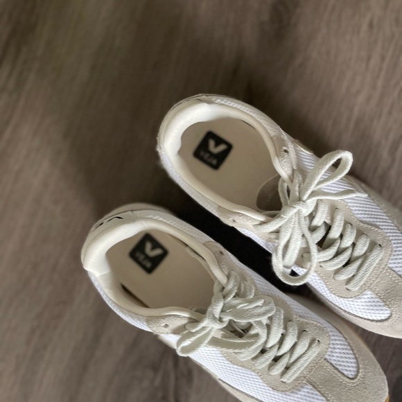 Veja White and Cream Women's Sneakers - Picture 4 of 12